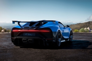 04_chiron-pur-sport_3i4-rear