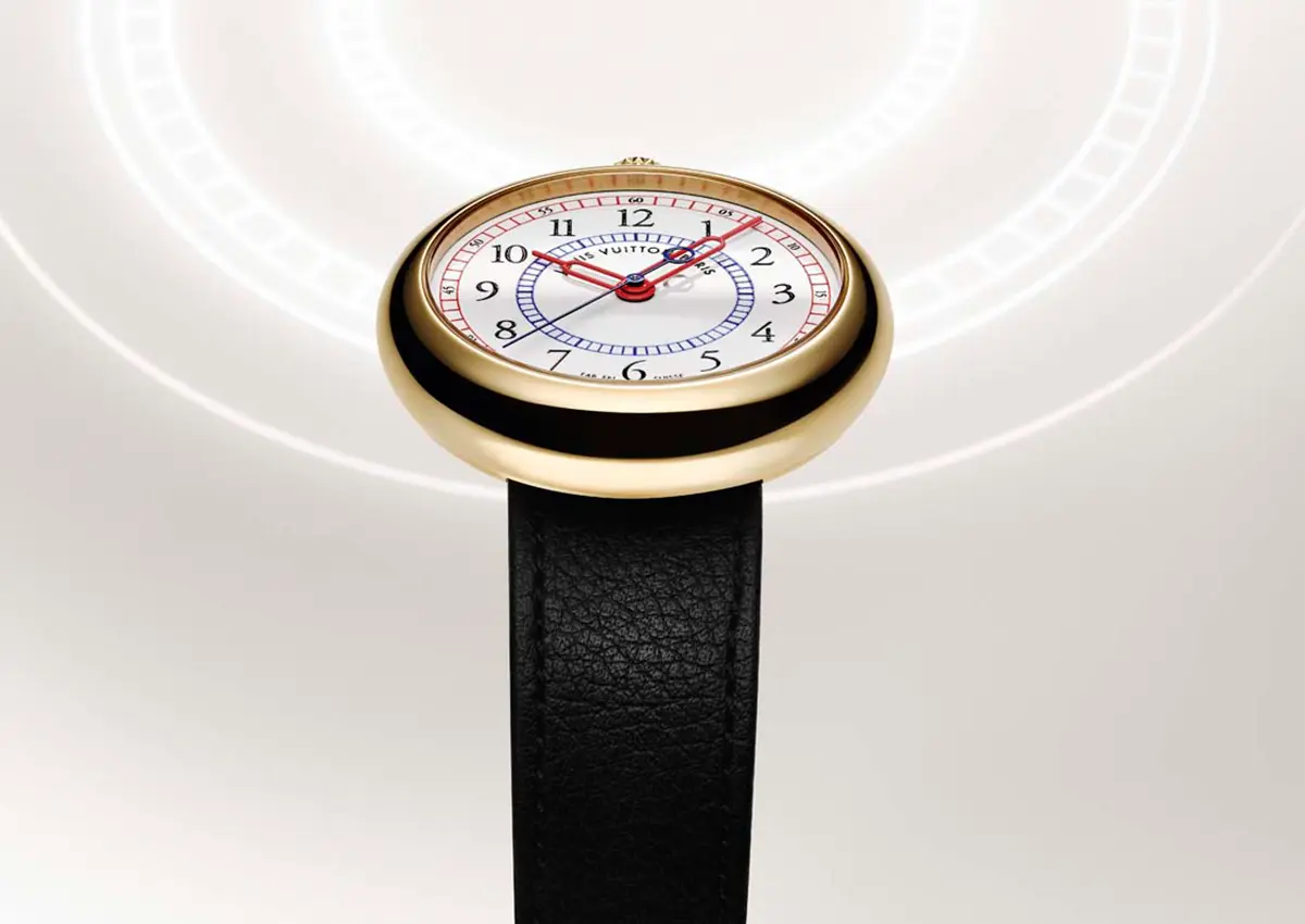 Elegantna ročna ura Louis Vuitton Monterey v rumenem zlatu z belo emajlirano številčnico Grand Feu in črnim usnjenim paščkom.