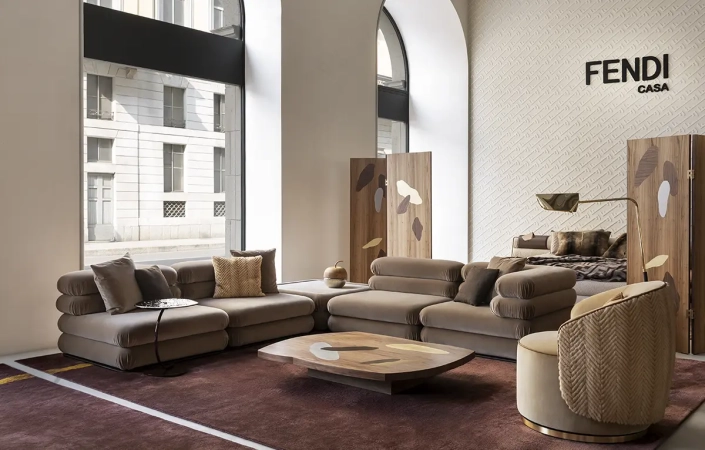 Interier Fendi Casa kolekcije 2026 z modularnim pohištvom in izrazito barvno paleto