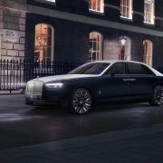rolls-royce-ghost-savile-row Rolls-Royce Ghost Savile Row v dvobarvni kombinaciji Midnight Sapphire in English White