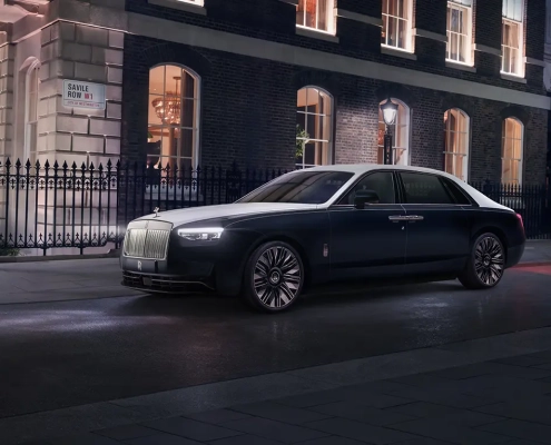 Rolls-Royce Ghost Savile Row v dvobarvni kombinaciji Midnight Sapphire in English White