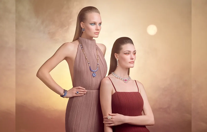 Dva modela nosita nakit Van Cleef & Arpels iz kolekcije Fascinating Egypt.